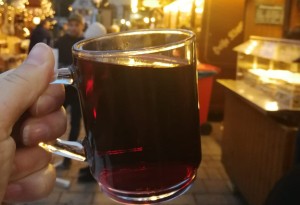 Offenburger Weihnachtsmarkt: Heidelbeerglühwein