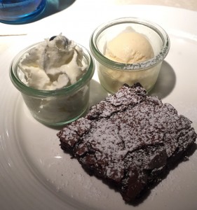 Eine Woche Journalistenschule: Brownie beim Dessert